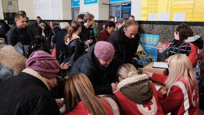 У Чернівці прибув евакуаційний потяг з Донеччини У Чернівці прибув евакуаційний потяг з Донеччини