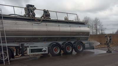 На Волині стався витік азотної кислоти з автоцистерни