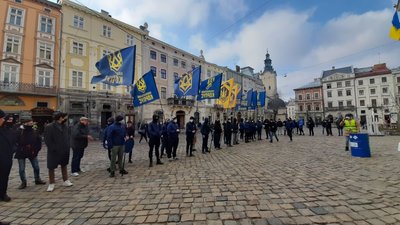 Біля Львівської міської ради вимагали посилити санкції проти партії ОПЗЖ