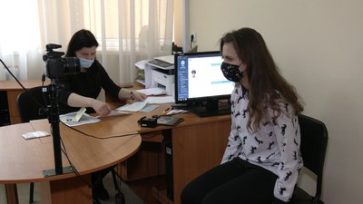 Як вихованці центру "Особлива дитина" ІD-картки робили Як вихованці центру "Особлива дитина" ІD-картки робили