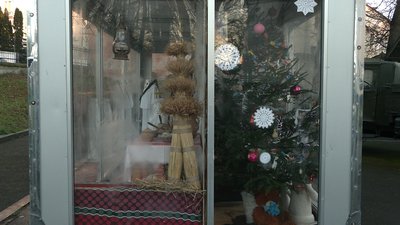Дідух та ялинка: у Рівному за склом демонструють традиційне і радянське свята