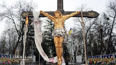 На Харківщині показали скульптуру Христа, створену з 20 тисяч боєприпасів РФ, зібраних на прикордонні