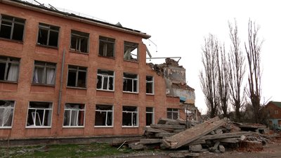 Як пройшло 1 вересня у школі в Чернігові, куди перевели дітей з двох розбомблених росіянами Як пройшло 1 вересня у школі в Чернігові, куди перевели дітей з двох розбомблених росіянами