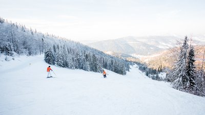 Гірськолижні курорти на Львівщині засипало снігом