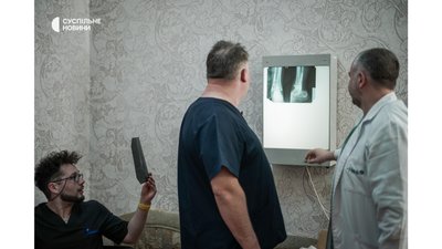 "Коли чули обстріли, знали: скоро привезуть поранених" — лікарі Чернігова "Коли чули обстріли, знали: скоро привезуть поранених" — лікарі Чернігова