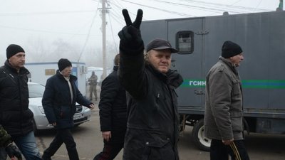 "Катували током, вставили катетер". Колишні в’язні "Ізоляції" розповіли про знущання бойовиків "Катували током, вставили катетер". Колишні в’язні "Ізоляції" розповіли про знущання бойовиків
