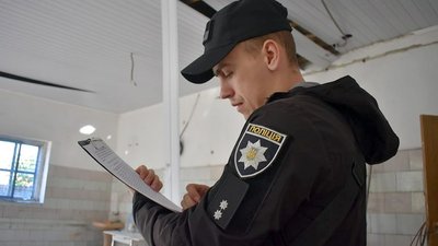 На Хмельниччині поліція фіксує наслідки ракетного обстрілу