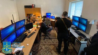 На Одещині викрили угрупування, яке щомісяця заробляло 5 млн на підробці документів – поліція На Одещині викрили угрупування, яке щомісяця заробляло 5 млн на підробці документів – поліція