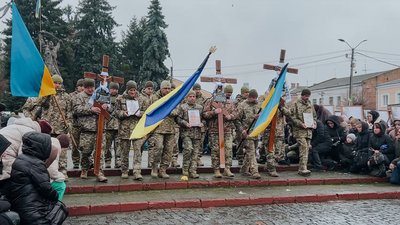 Із трьома військовослужбовцями, які загинули в один день, попрощалися у Дубні