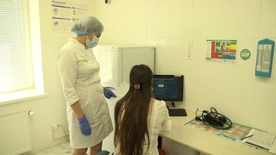Друга бустерна доза від COVID-19: житомирська лікарка пояснила, кому можна робити щеплення Друга бустерна доза від COVID-19: житомирська лікарка пояснила, кому можна робити щеплення