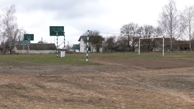 На Рівненщині матір віддала всі гроші за загиблого сина на будівництво спортмайданчика