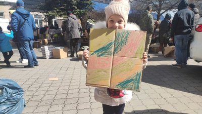 У Дніпрі переселенці з Маріуполя створили гуманітарний хаб У Дніпрі переселенці з Маріуполя створили гуманітарний хаб