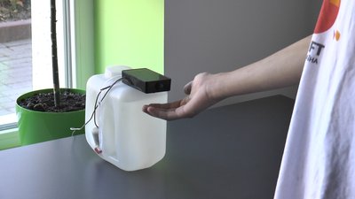 Безконтактний дезінфектор франківських винахідників переміг у міжнародному конкурсі UPSHIFT Безконтактний дезінфектор франківських винахідників переміг у міжнародному конкурсі UPSHIFT