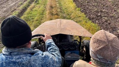 "Не думала, що воно поїде": на прикордонні Чернігівщини чоловік зібрав автомобіль з металолому "Не думала, що воно поїде": на прикордонні Чернігівщини чоловік зібрав автомобіль з металолому