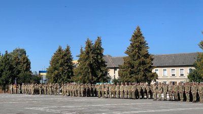 У Тернополі відкрили скульптуру пам’яті загиблих воїнів-артилеристів У Тернополі відкрили скульптуру пам’яті загиблих воїнів-артилеристів
