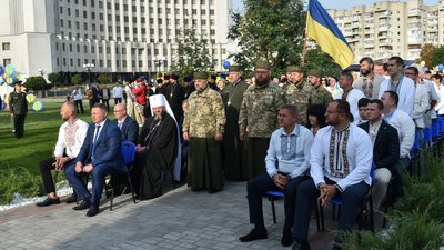 У Луцьку на 50-метровий флагшток підняли найбільший прапор на Волині
