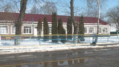 На Хмельниччині хочуть закрити сільську школу, у якій навчається близько 80 учнів. У чому проблема