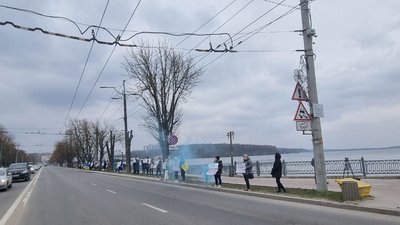 "Вимагаємо права на добровільну демобілізацію":у Тернополі рідні військових вийшли на акцію "Вимагаємо права на добровільну демобілізацію":у Тернополі рідні військових вийшли на акцію