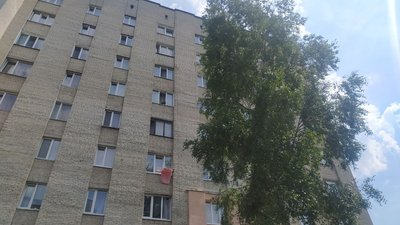 Сусіди та друзі лучанина, який випав з дев'ятого поверху, розповіли деталі