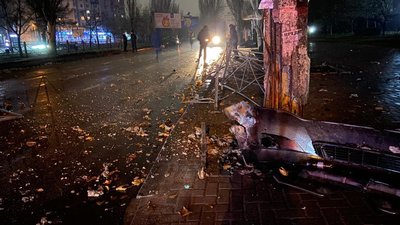 Зіткнулися з електроопорою: у ДТП в Миколаєві травмувалися двоє чоловіків