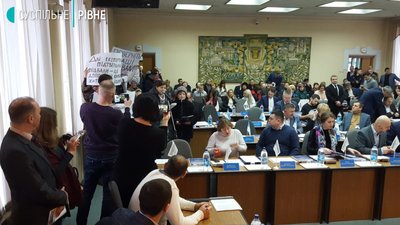 Послали один одного… на курси: перепалка мера Рівного та голови ОСББ Послали один одного… на курси: перепалка мера Рівного та голови ОСББ