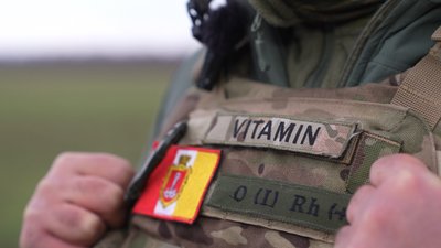 Мороз, Барні та Вітамін: історії бійців штурмового полку "Цунамі" Мороз, Барні та Вітамін: історії бійців штурмового полку "Цунамі"