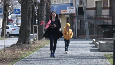 "Мистецтво – моя зброя". Художниця з Франківська виставила на аукціон картину, щоб допомогти ЗСУ "Мистецтво – моя зброя". Художниця з Франківська виставила на аукціон картину, щоб допомогти ЗСУ