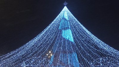 Головна новорічна ялинка Полтави – п’ята за красою в Україні