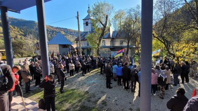 На Закарпатті попрощалися із полеглим захисником Іваном Шушманом На Закарпатті попрощалися із полеглим захисником Іваном Шушманом
