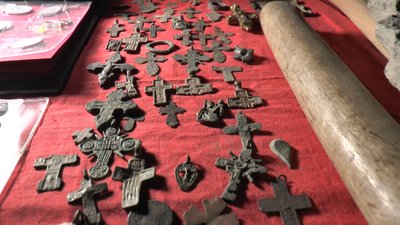 Понад тисяча старовинних натільних хрестів у колекції капелана Василя Довганюка