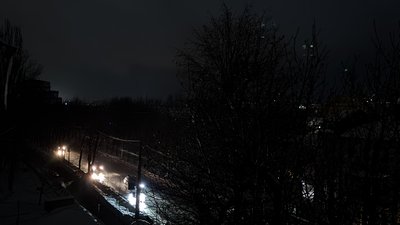 Вулиці Хмельницького у темряві під час відключень світла