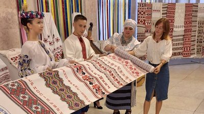 "Цвіт вишиванки": у Житомирі вишиватимуть міжнародний рушник єднання "Цвіт вишиванки": у Житомирі вишиватимуть міжнародний рушник єднання
