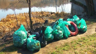 Прибирають парки, лісосмуги та узбережжя: у Вінниці триває екологічна акція "За чисте довкілля"