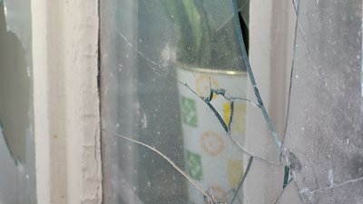 Житлові будинки у Миколаєві зазнали пошкоджень від обстріли з боку російських військових Житлові будинки у Миколаєві зазнали пошкоджень від обстріли з боку російських військових