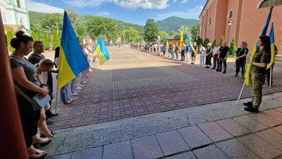 На Закарпатті попрощалися із полеглим на війні Миколою Веклюком На Закарпатті попрощалися із полеглим на війні Миколою Веклюком
