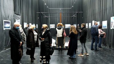 Айсберги, сніжні гори та тваринний світ: в Одесі відкрили виставку присвячену Антарктиді Айсберги, сніжні гори та тваринний світ: в Одесі відкрили виставку присвячену Антарктиді