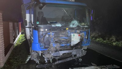 Вантажівка після ДТП