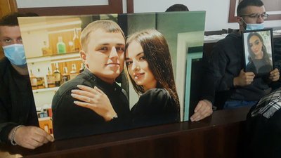 Портрет Марти Гриців і Василя Пупка, які загинули в ДТП поблизу Шибалина Портрет Марти Гриців і Василя Пупка, які загинули в ДТП поблизу Шибалина