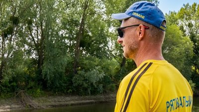 Місяць до закінчення купального сезону: центральний пляж Луцька досі нерозчищений від водоростей