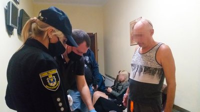 Адміністратора миколаївської бані затримали за звідництво