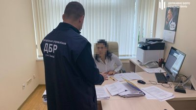 ДБР провело обшуки в КМДА через незаконну забудову біля Лаври