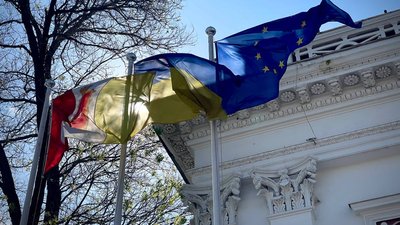 В Одесі до Дня Європи урочисто підняли прапори Євросоюзу В Одесі до Дня Європи урочисто підняли прапори Євросоюзу