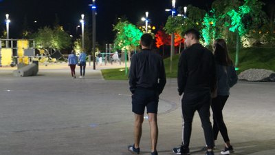 Карантин послабили, але не скасували: на Дніпропетровщині відкрили парки, перукарні, магазини