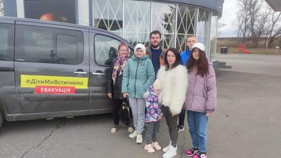 "Діти, ми встигнемо": одеські волонтери евакуюють неповнолітніх зі СМА та інвалідністю "Діти, ми встигнемо": одеські волонтери евакуюють неповнолітніх зі СМА та інвалідністю