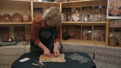Зайчики, пташки, янголята та коники. Вінницька мисткиня виготовляє новорічні прикраси на ялинку Зайчики, пташки, янголята та коники. Вінницька мисткиня виготовляє новорічні прикраси на ялинку