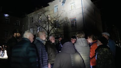 Чотириповерхівка, пошкоджена влучанням "Шахеда", у Новобаварському районі Харкова, 4 квітня 2024 року Чотириповерхівка, пошкоджена влучанням "Шахеда", у Новобаварському районі Харкова, 4 квітня 2024 року