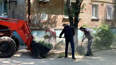 У Печерському районі Києва уламки "шахедів" пошкодили дах будинку