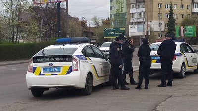 У Франківську затримали неповнолітнього із схожою на наркотичну речовиною