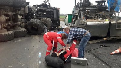 У Новоархангельському районі військова машина в'їхала в бригаду дорожників. Двоє загинули У Новоархангельському районі військова машина в'їхала в бригаду дорожників. Двоє загинули