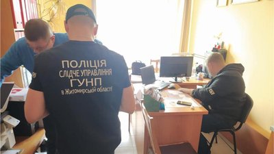 У Житомирі СБУ затримали на хабарі медиків, які вимагали гроші від учасника АТО У Житомирі СБУ затримали на хабарі медиків, які вимагали гроші від учасника АТО